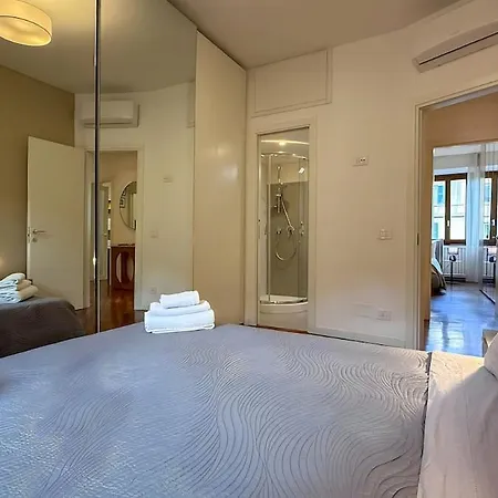 Elegant Escape Walk To The Colosseum * Roma