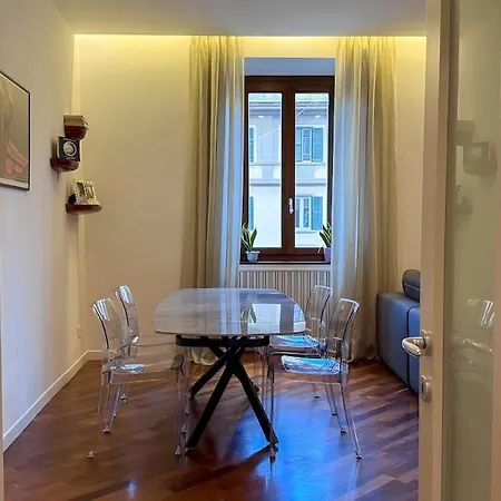 Elegant Escape Walk To The Colosseum Roma