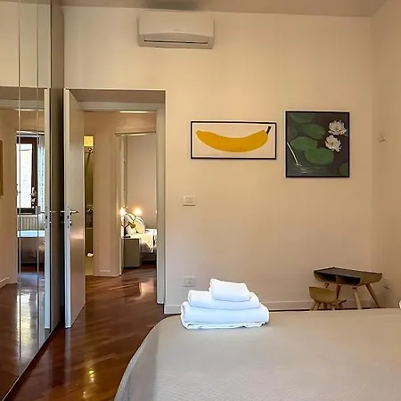 Elegant Escape Walk To The Colosseum * Roma